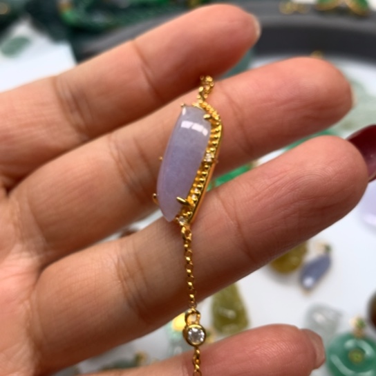 翡翠颈饰未镶嵌翡翠