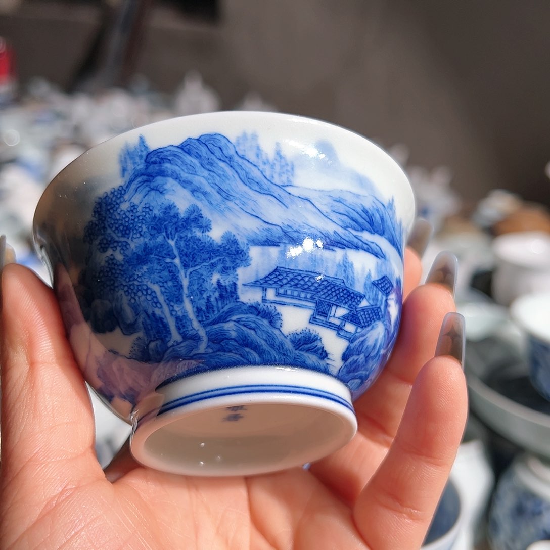 青花山水功夫杯子