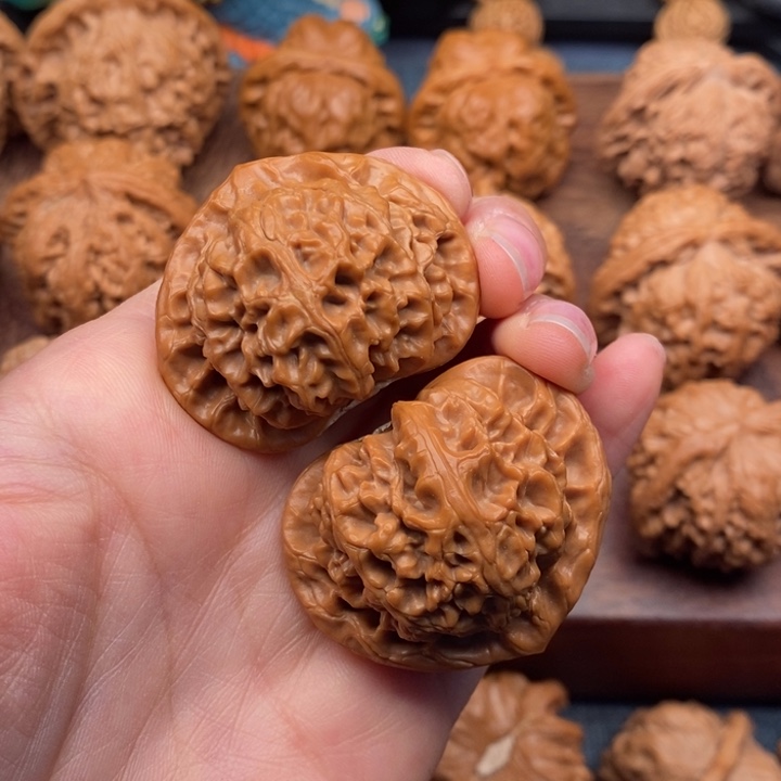 文玩核桃把件40桃心宫灯