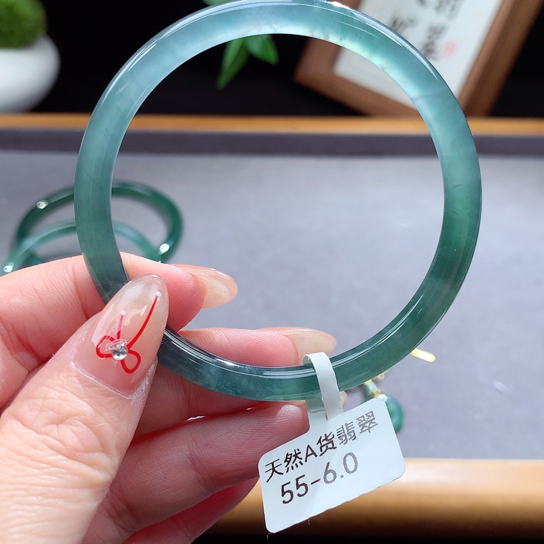 翡翠手镯（圆镯）未镶嵌