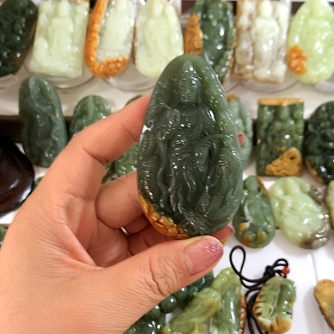 岫岩河磨玉（透闪石质玉）吊坠未镶嵌