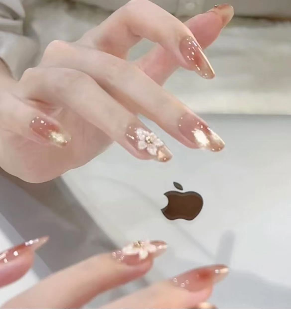 【花样年华】新款高级感美拉德雕花晕染气质显白秋冬纯手工穿戴甲