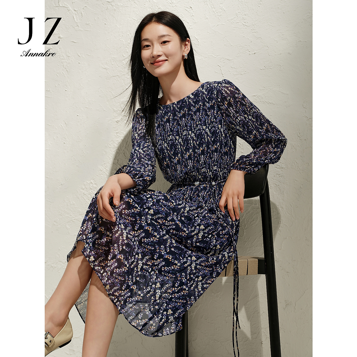 玖姿KWFC50038淑女浪漫碎花压褶雪纺收腰连衣裙女2025春