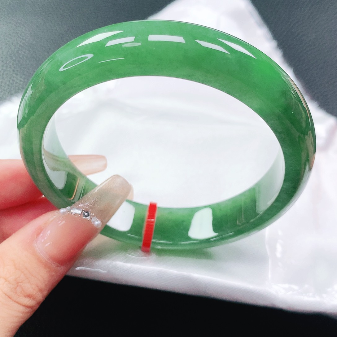 翡翠手镯未镶嵌57圈