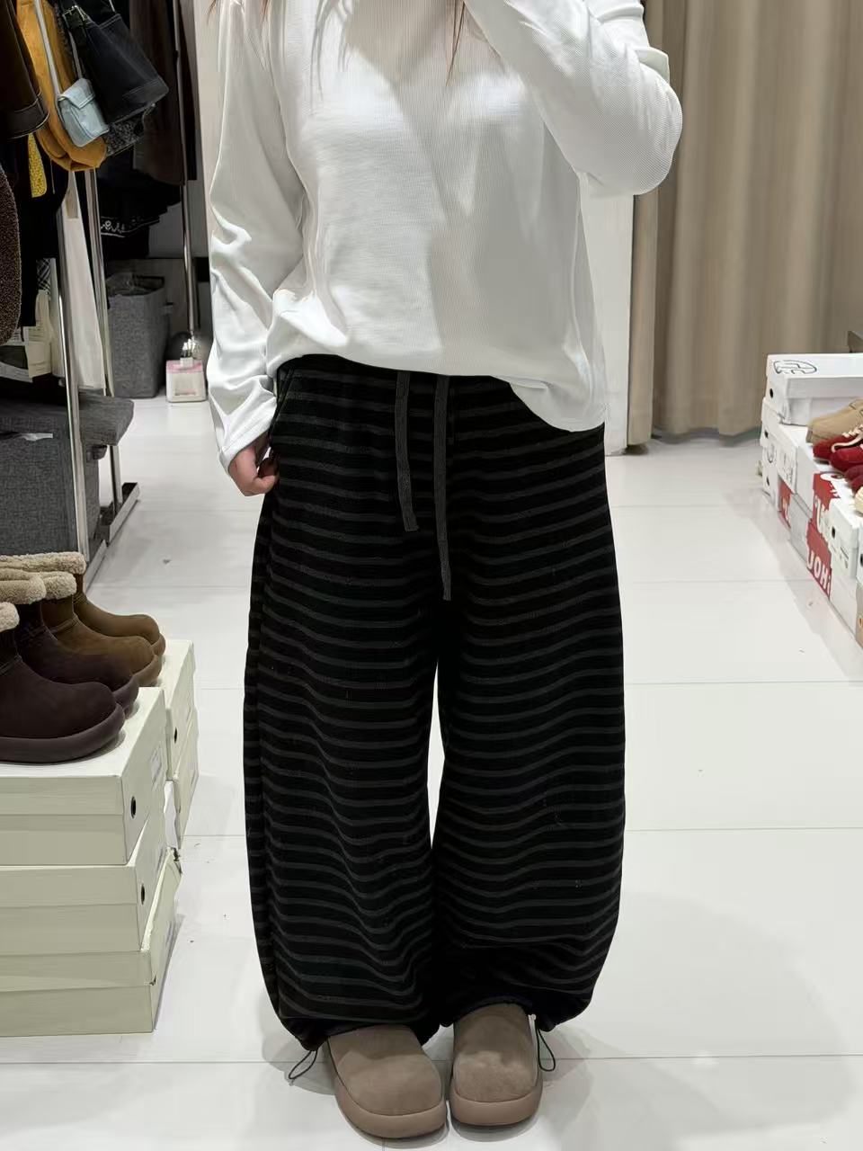 2025冬季新款大码胖mm宽松显瘦加绒休闲裤条纹弯刀裤