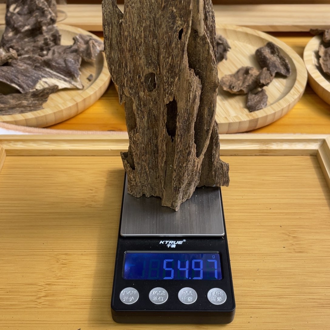 沉香碎屑沉香海南虫漏料54.9克