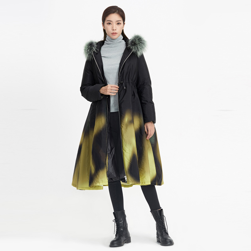 圣迪奥女装时尚高领连帽渐变宽松长款羽绒服外套S20482417