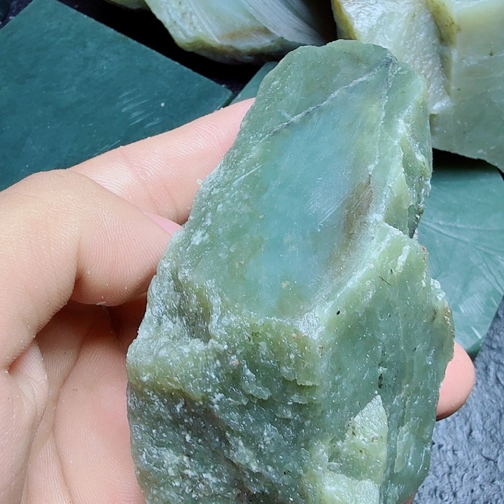 和田玉（糖玉）未镶嵌珠宝奇石