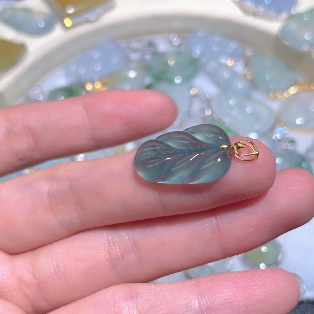 翡翠颈饰18K金镶嵌翡翠