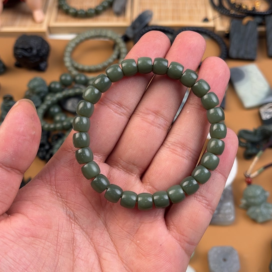 和田玉颈饰未镶嵌