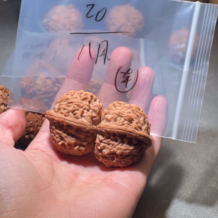 八***月文玩核桃吊坠玉枕元宝