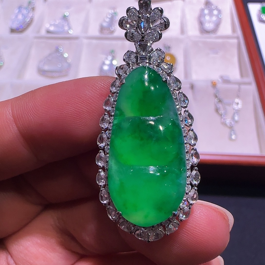 翡翠18K金镶嵌戒指