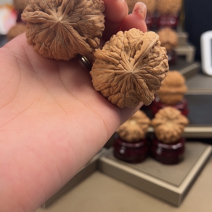 文玩核桃把件42 闷墩 三棱 m-007