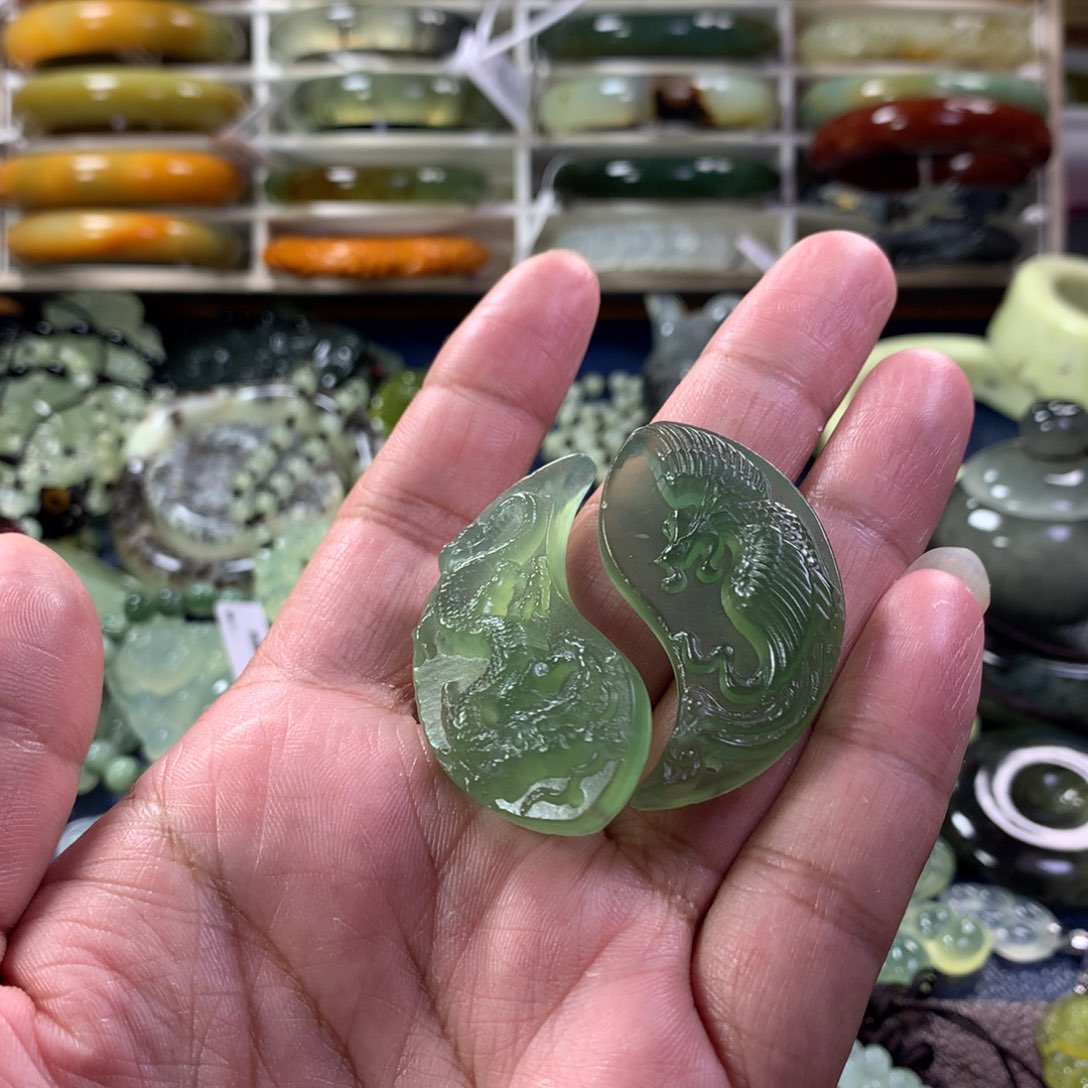 蛇纹石玉颈饰未镶嵌不退不换