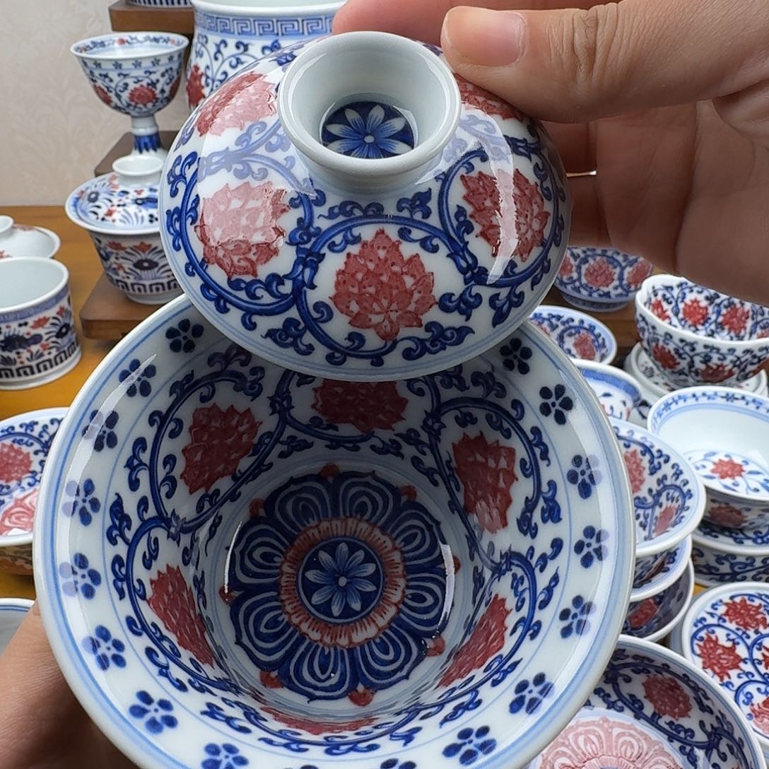 青花釉里红马蹄盖碗