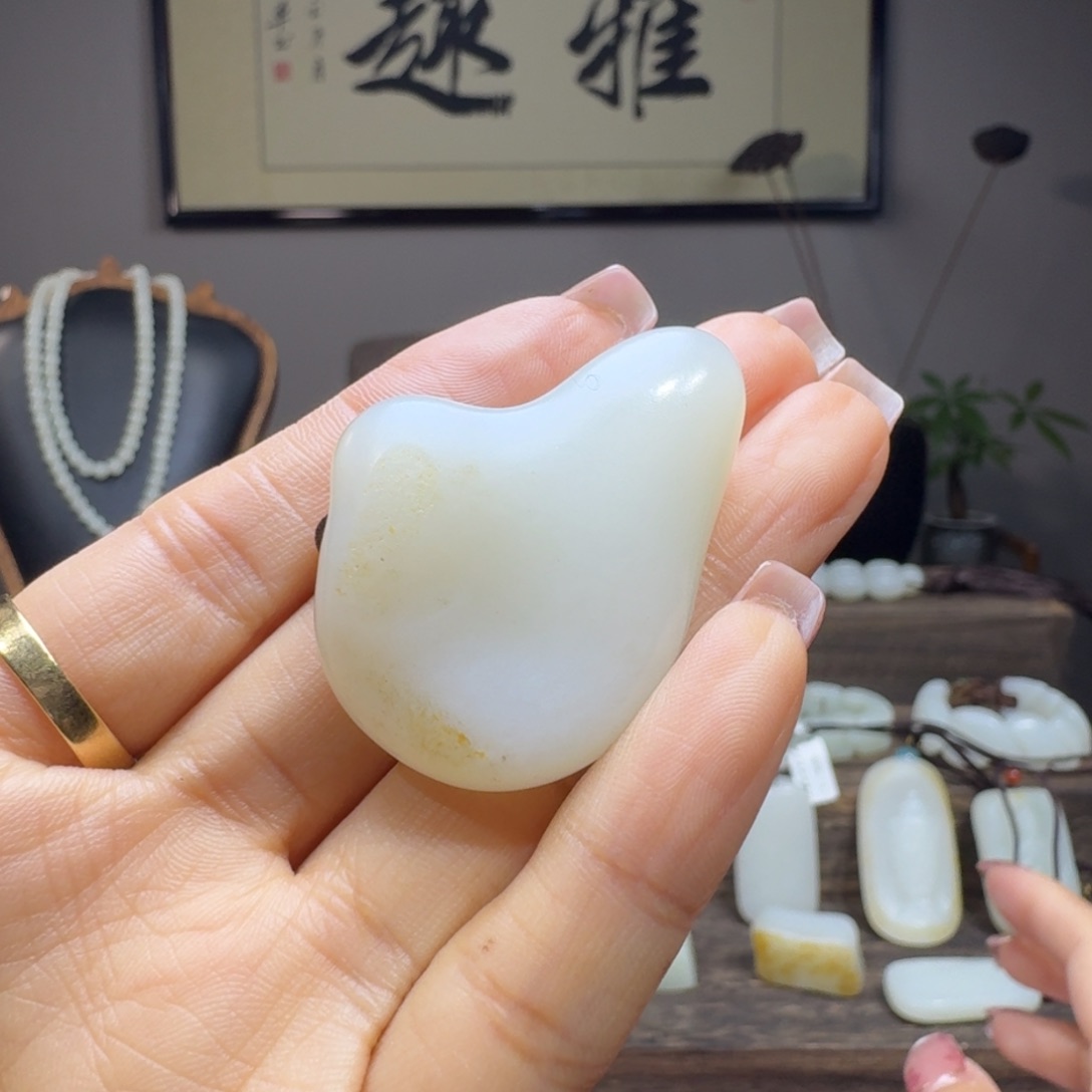 和田玉颈饰未镶嵌