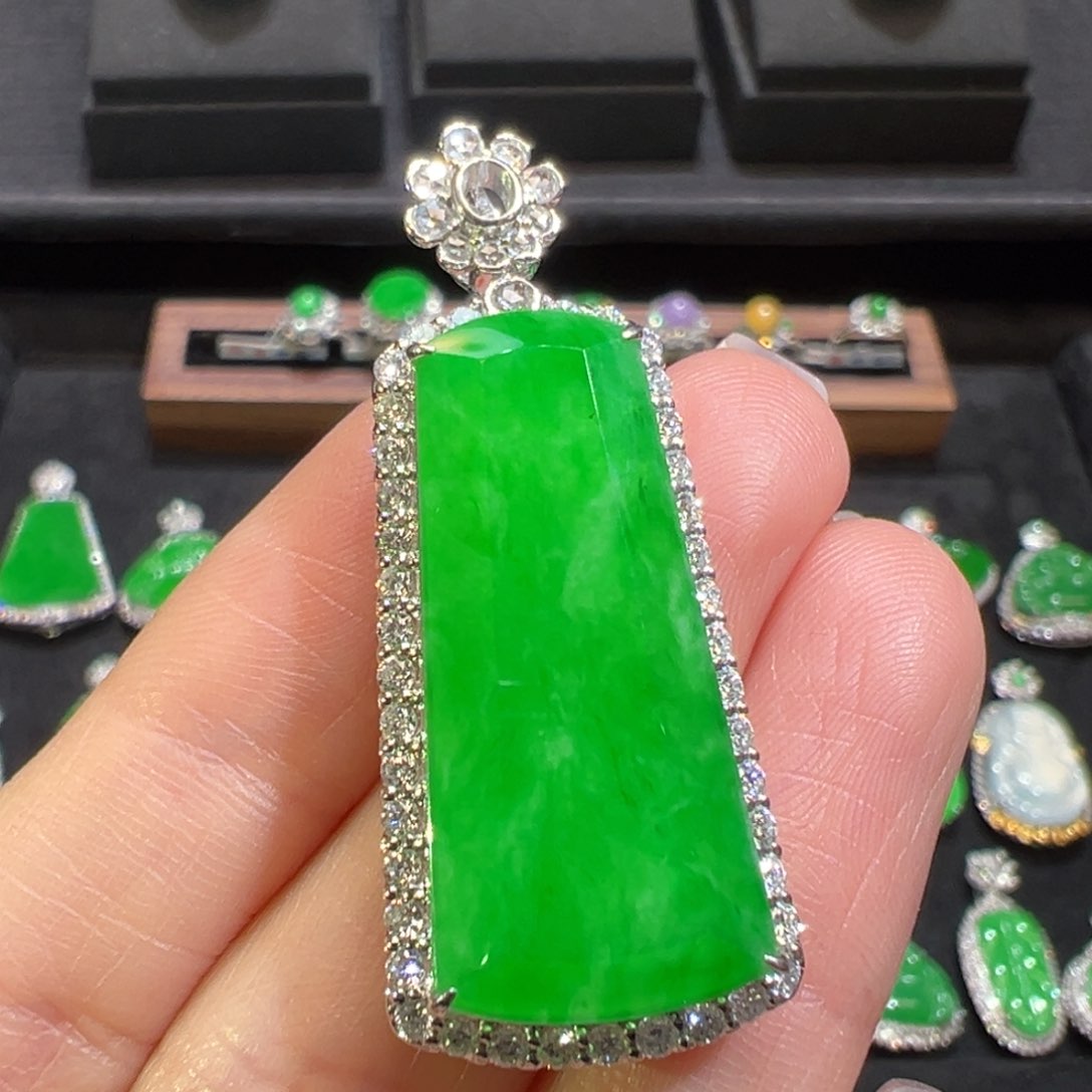 翡翠颈饰18K金镶嵌收到货48小时鉴赏期