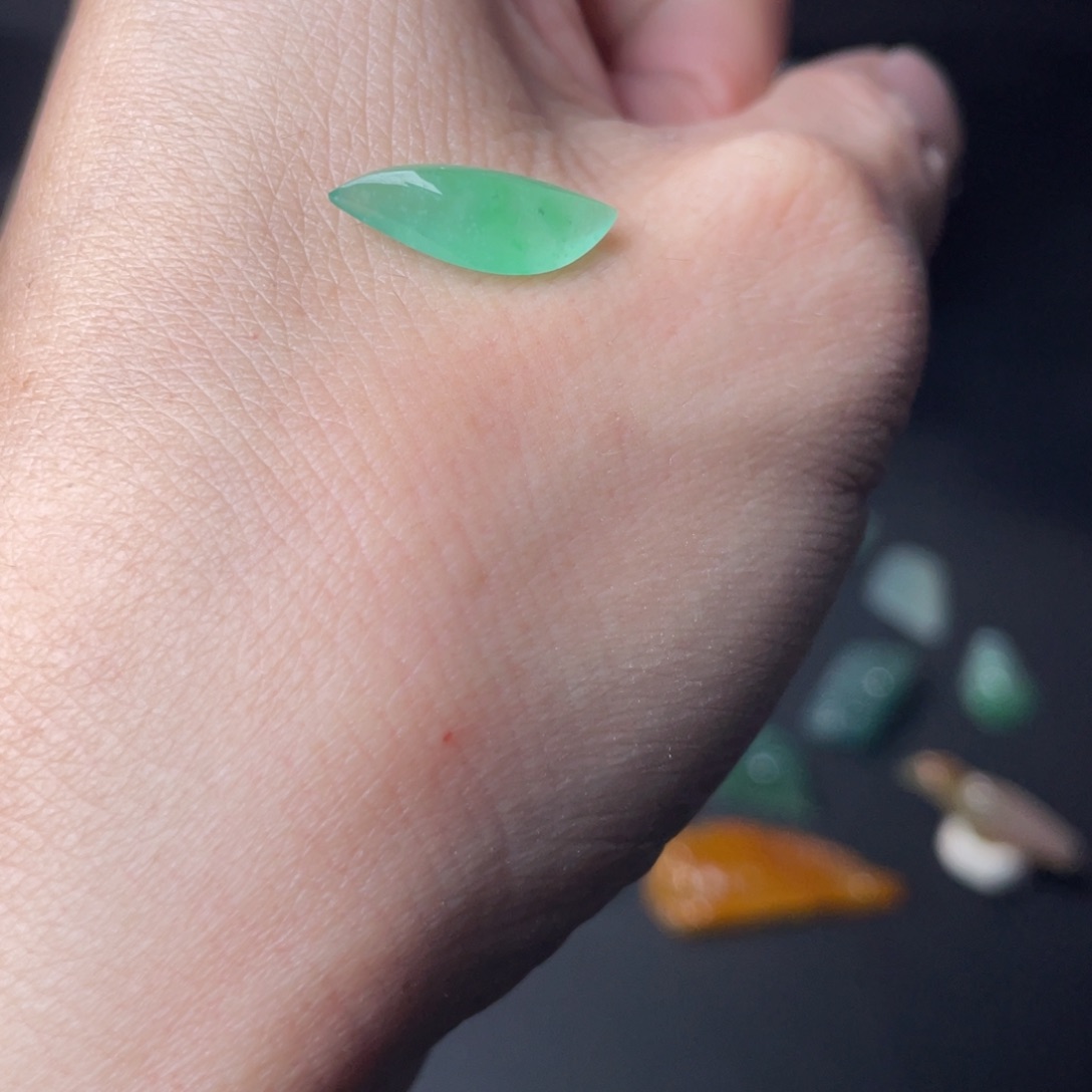 翡翠未镶嵌颈饰戒面