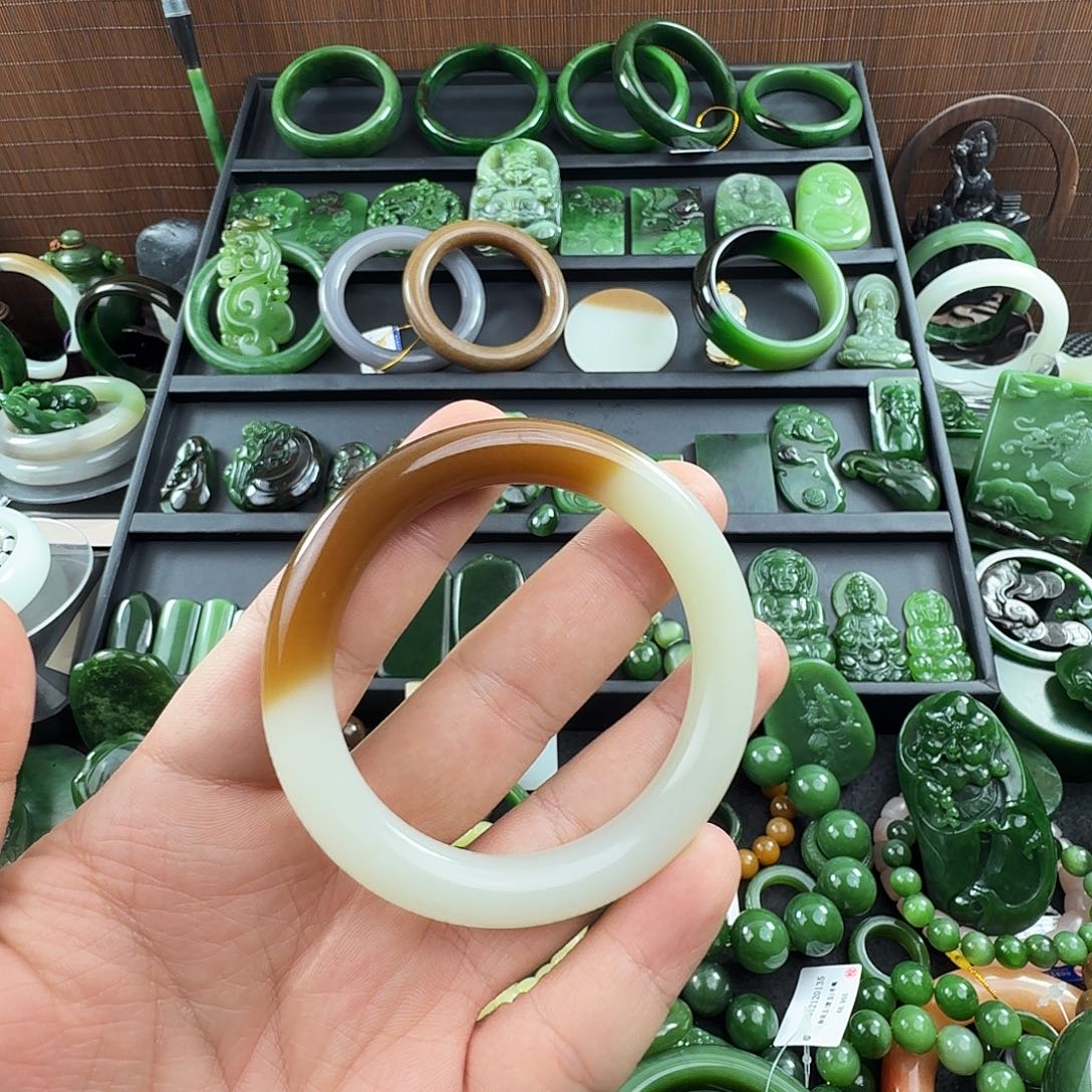 新***官和田玉（糖玉）未镶嵌车挂