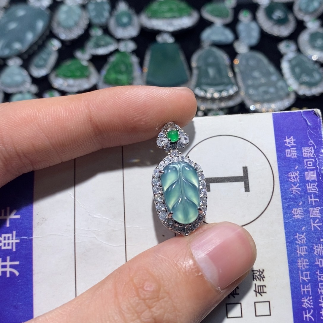 翡翠未镶嵌颈饰翡翠