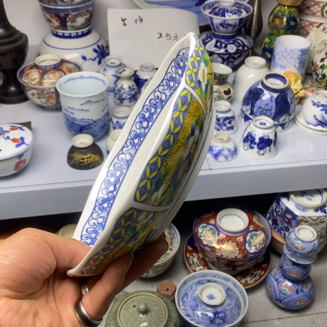 瓷片是因为它具有非常丰富且独特魅力并且