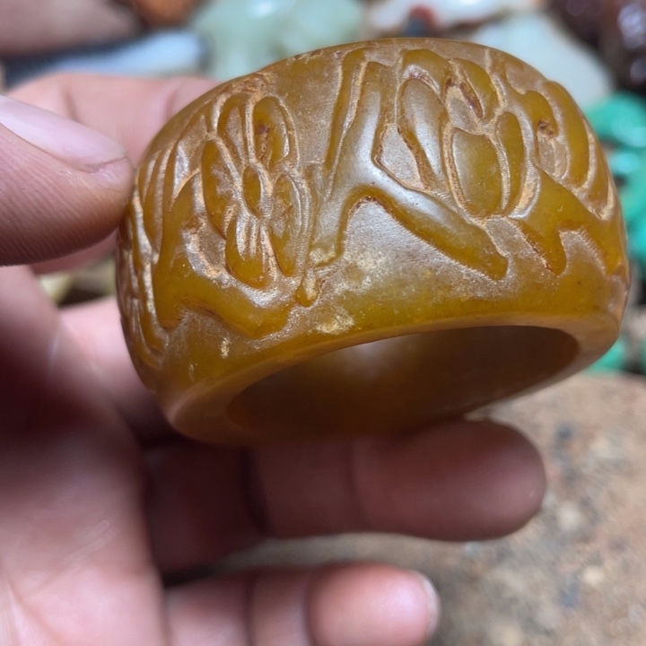 和田玉（糖玉）未镶嵌颈饰