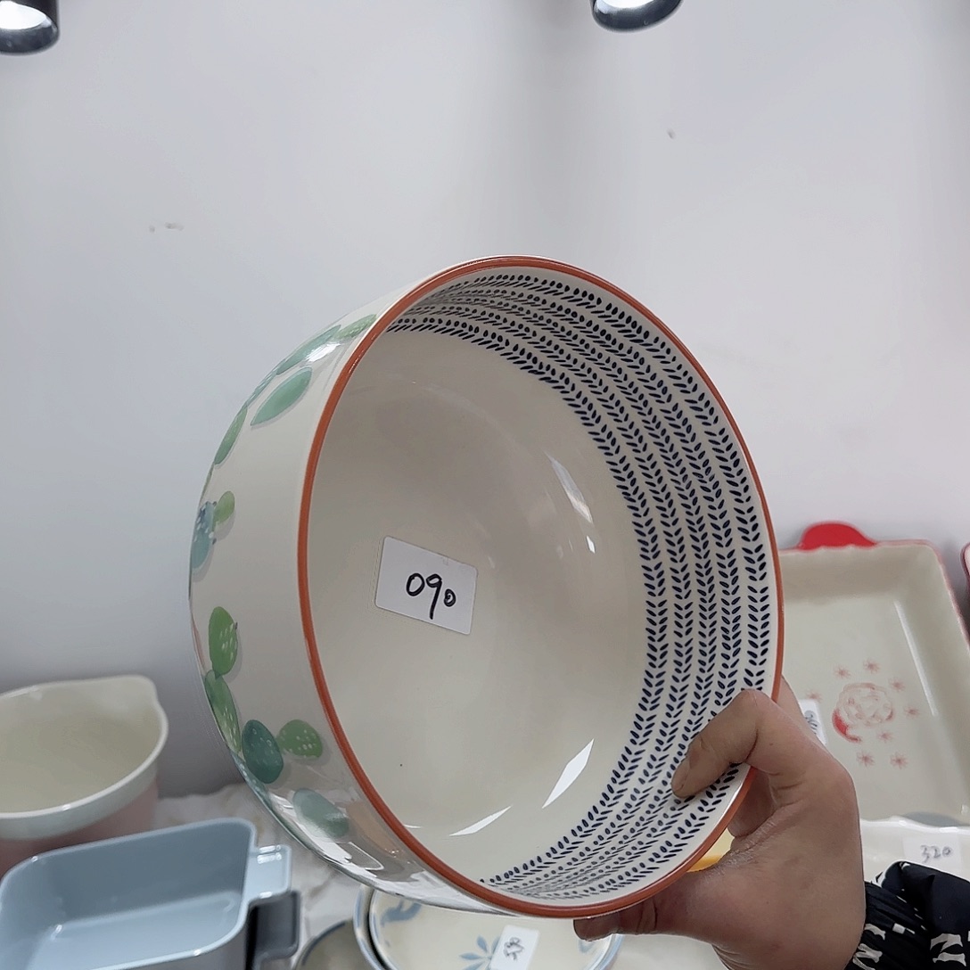 瓷片一个。                 