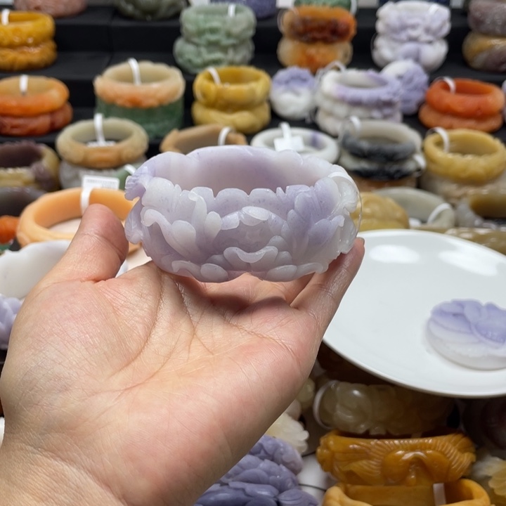 默***剧石英质玉未镶嵌手镯