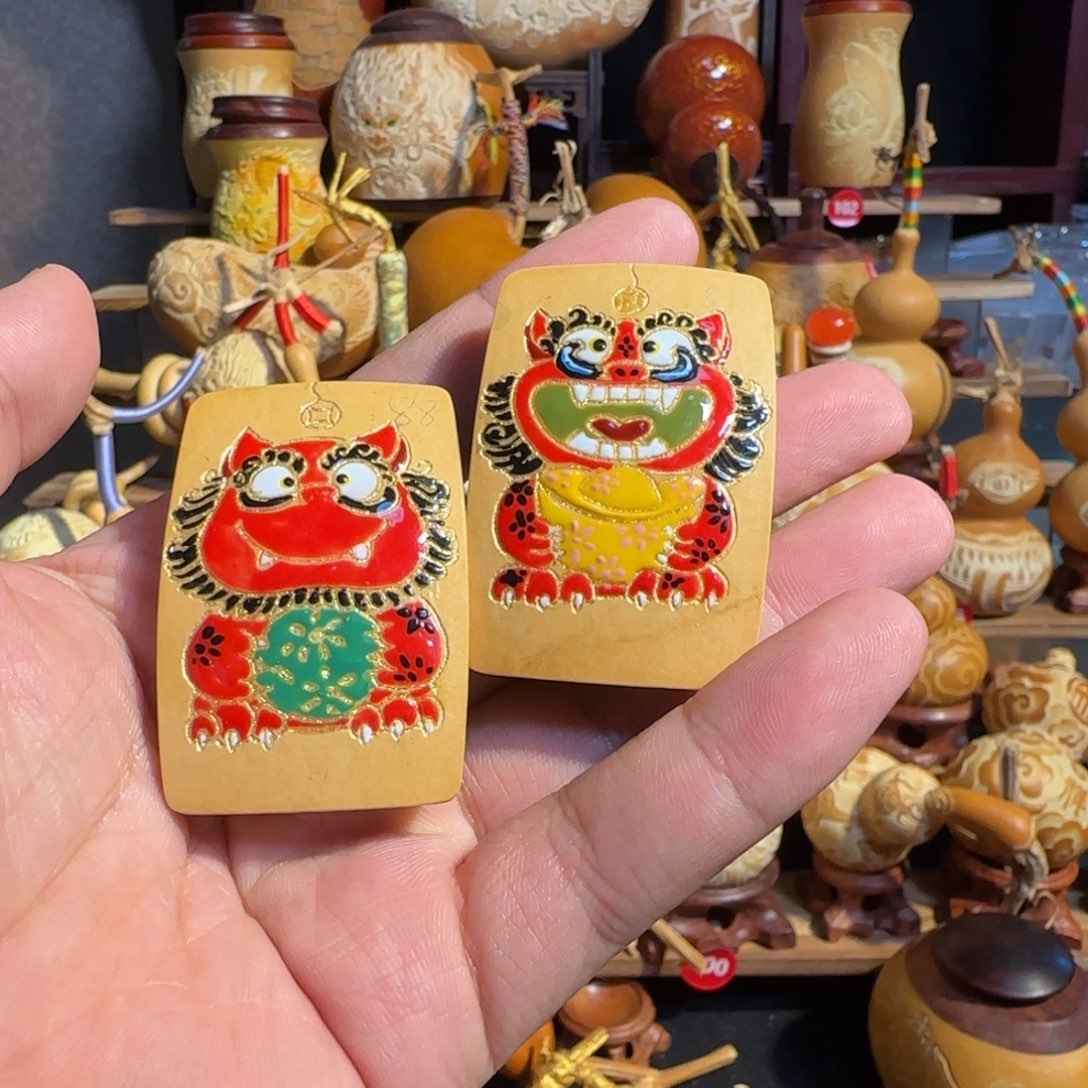 有机玻璃麒麟彩釉檀木