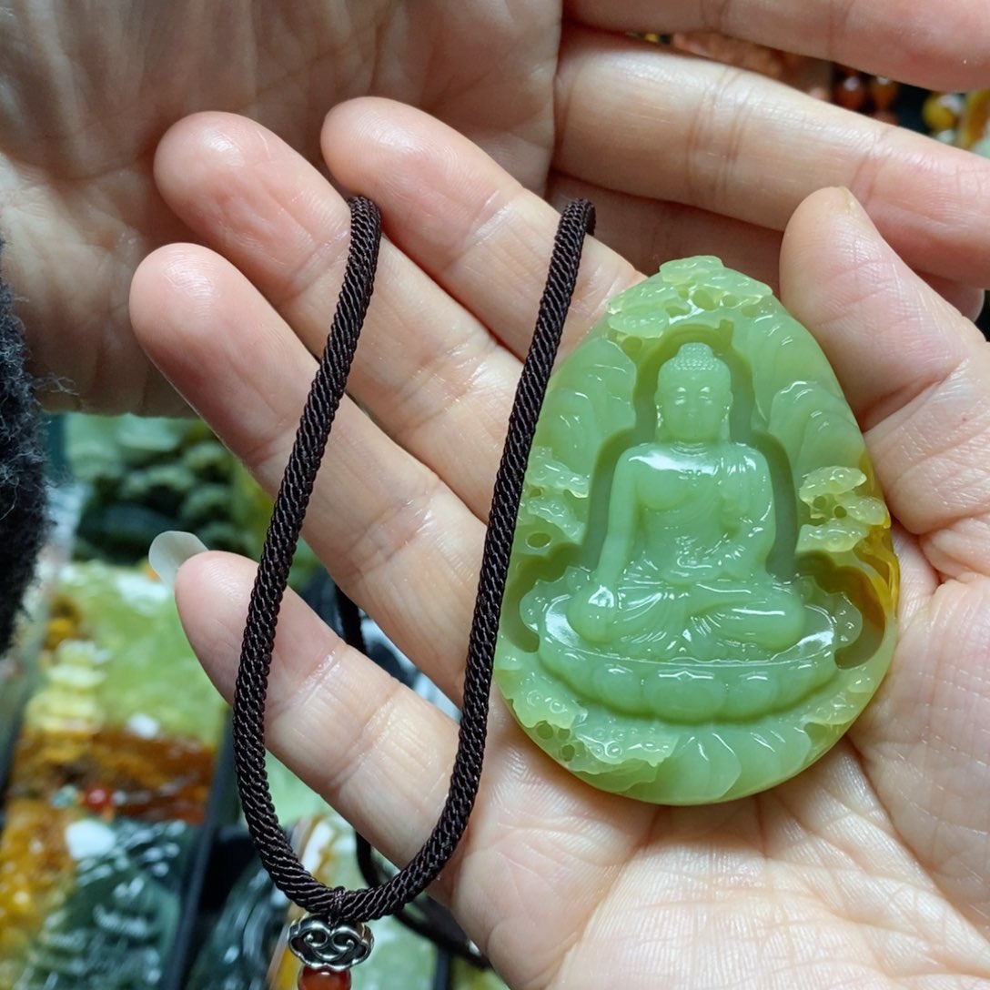 岫玉吊坠(赠链)未镶嵌红*