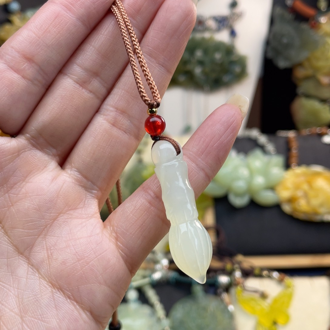 蛇纹石玉颈饰未镶嵌