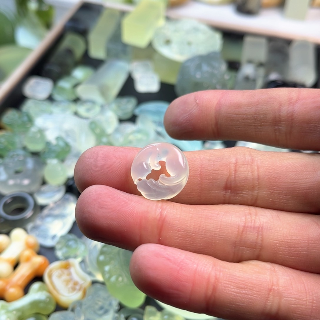 蛇纹石玉原石未镶嵌