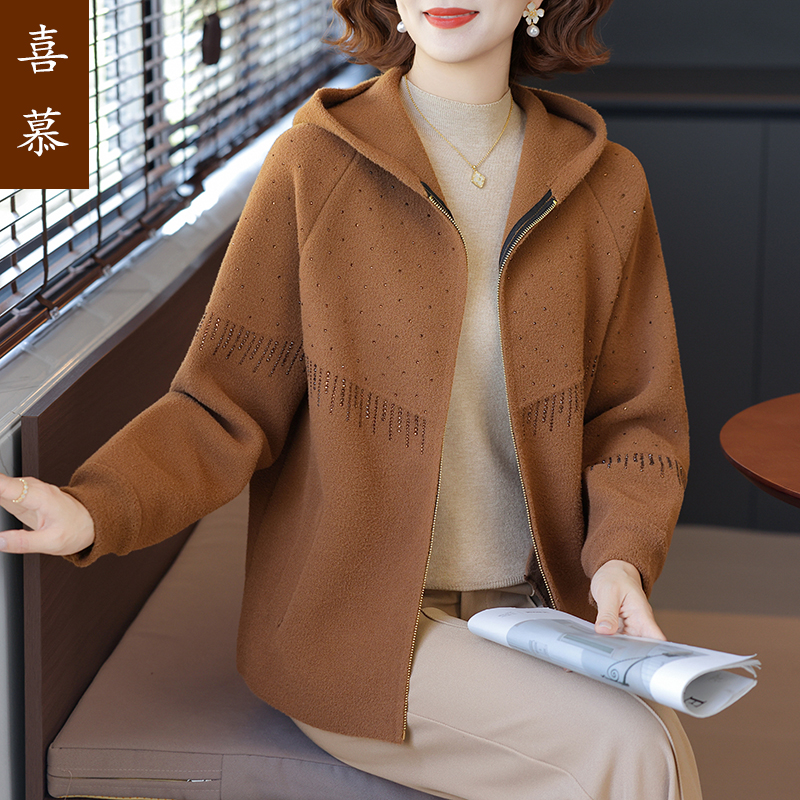 妈妈外套秋冬装2025新款洋气大码衣服50岁中老年女连帽毛呢子上衣