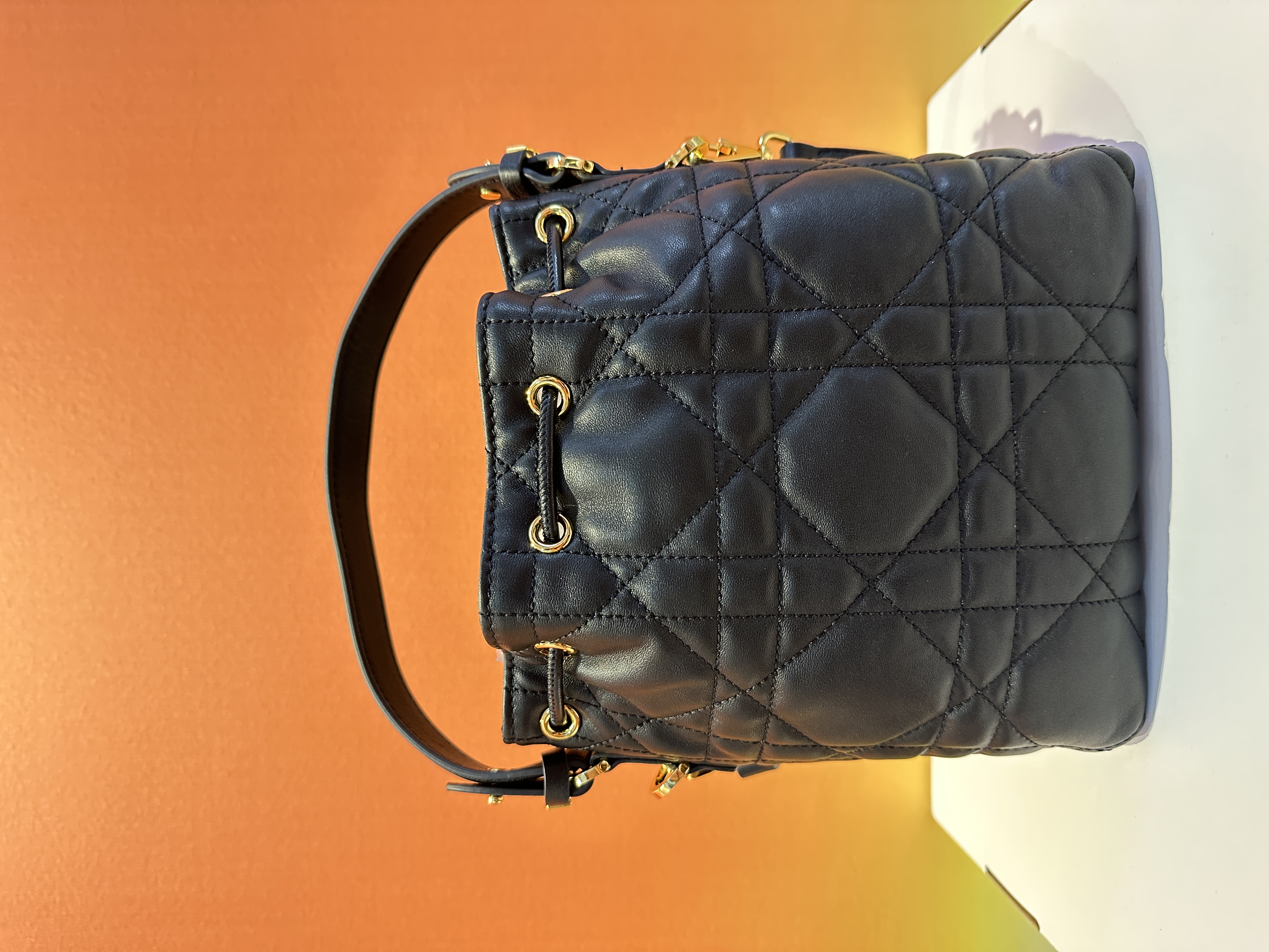 【福宝】高奢真皮女包百搭时尚便携黑小袋桶