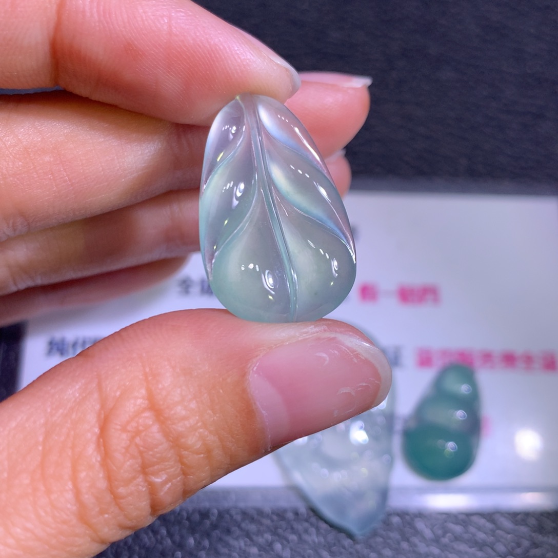 翡翠颈饰未镶嵌咻**儿翡翠