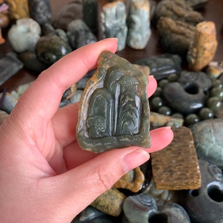 岫岩河磨玉（透闪石质玉）颈饰未镶嵌静***侯