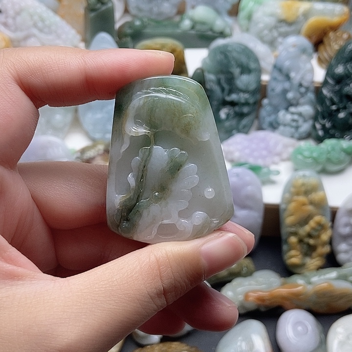 翡翠未镶嵌颈饰翡翠