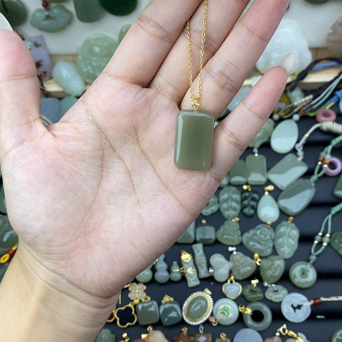 和田玉18K金镶嵌吊坠(不含链)