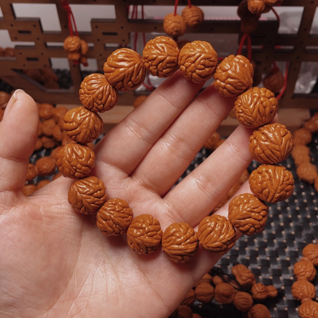 木质类龙纹桃枭手串