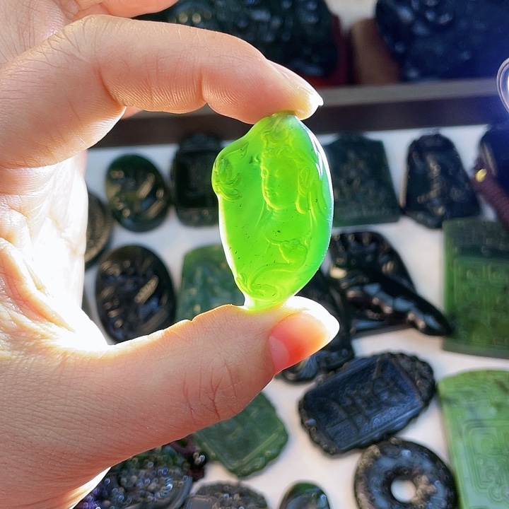 蛇纹石玉未镶嵌挂件