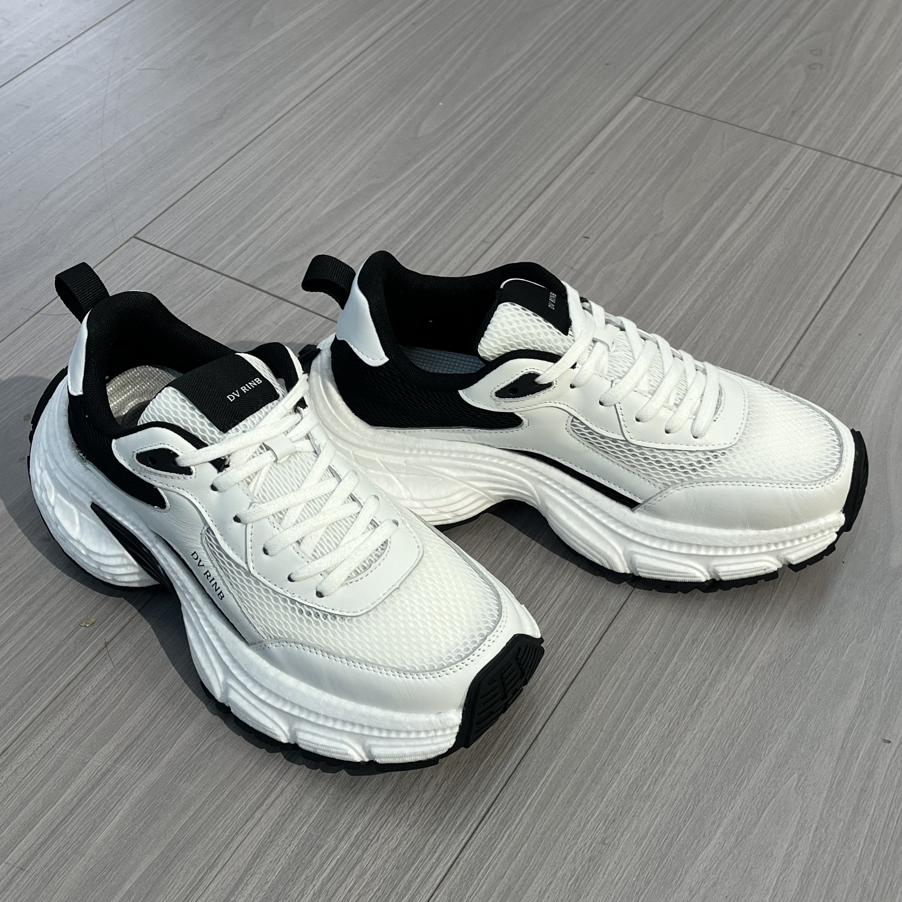 DVrinb新款百搭舒适时尚潮流运动鞋0930920