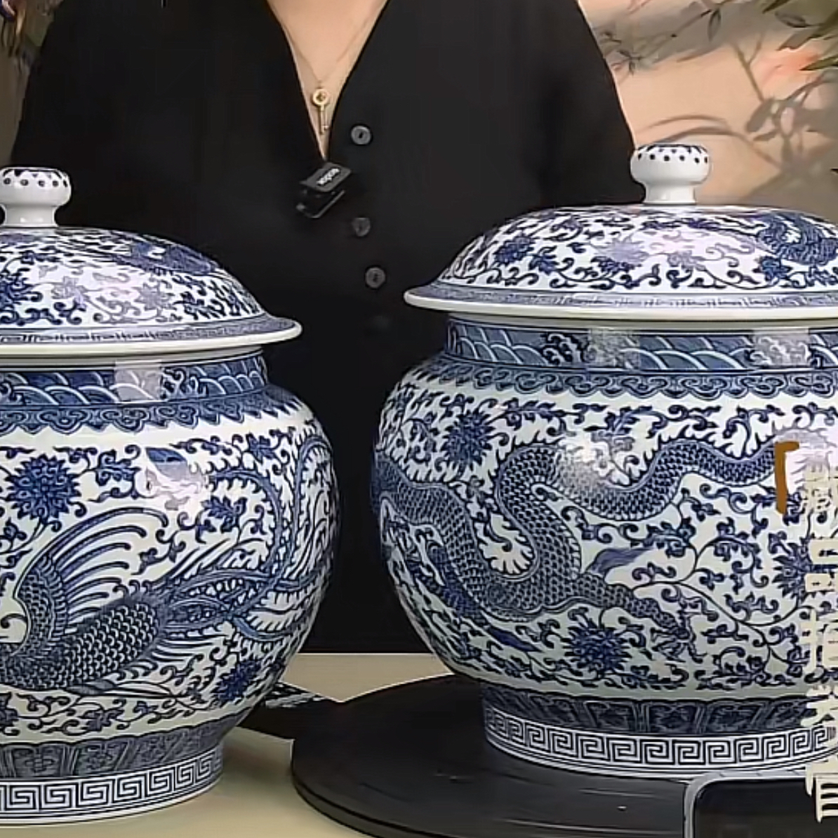 收藏/清青花缠枝龙凤纹盖罐 一对