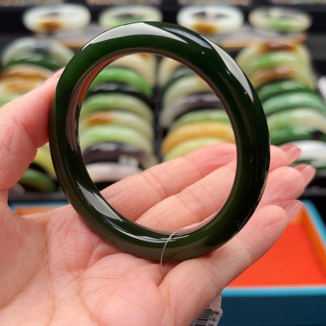 和田玉未镶嵌手镯开播福利 老坑肉底菠菜绿54.9