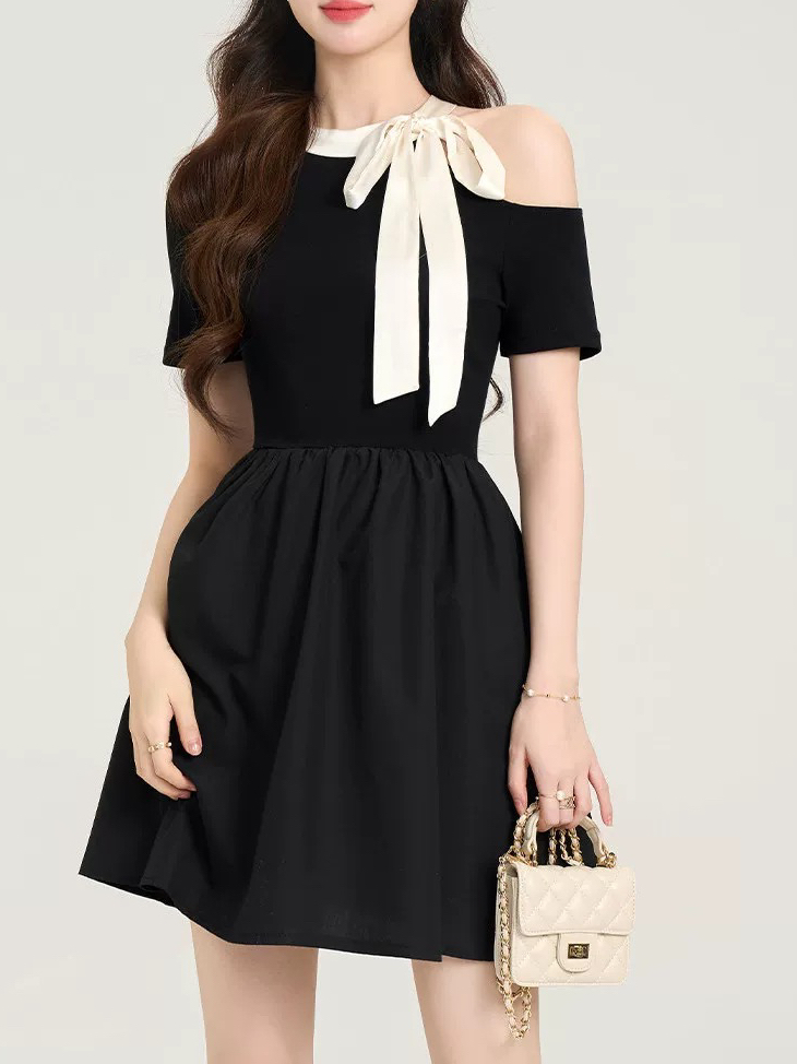 2025夏款法式绑带露肩连衣裙高级感气质显瘦裙子女 