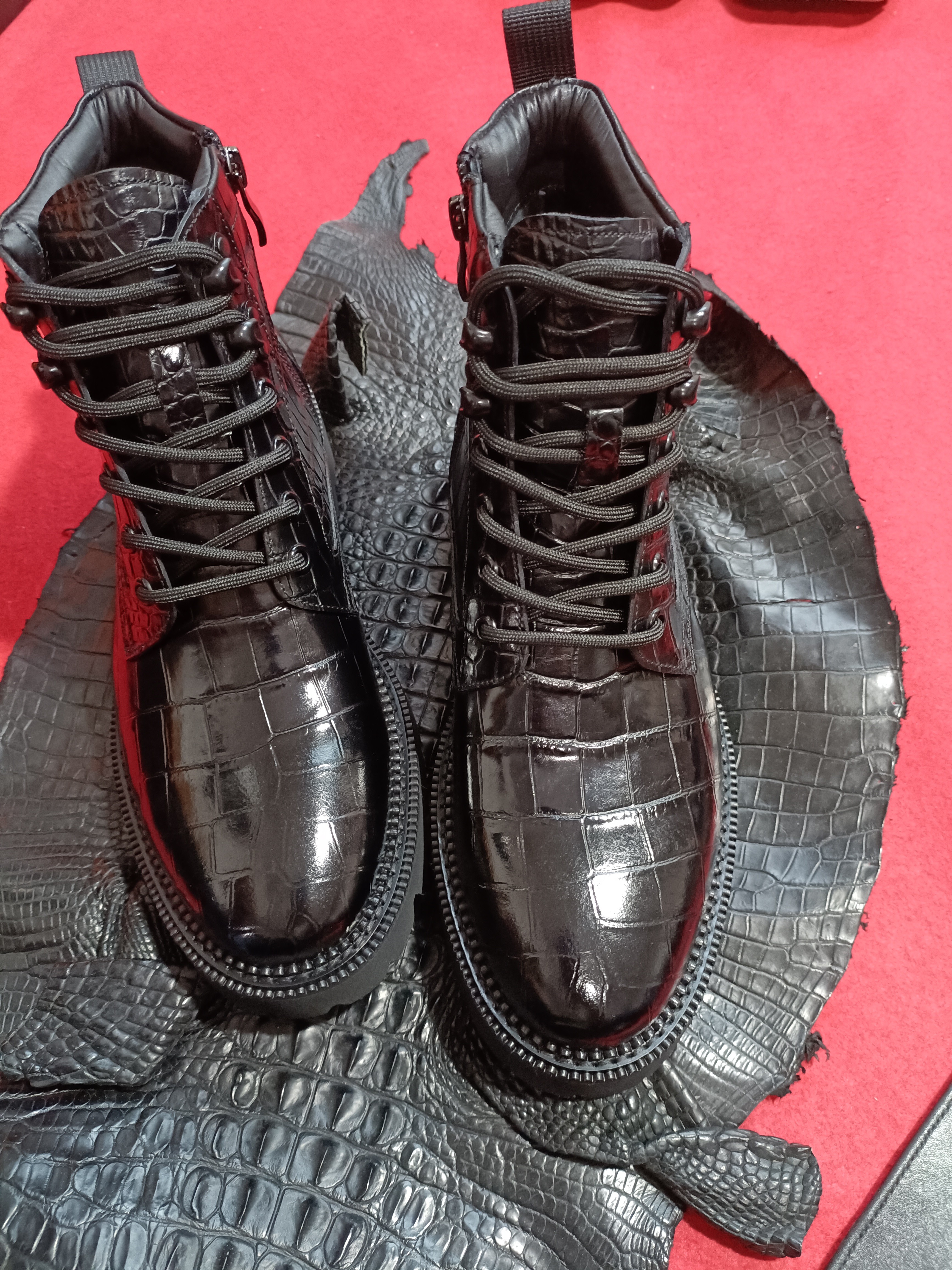 鳄鱼皮马丁靴男高帮秋冬英伦风防滑耐磨保暖舒适百搭潮流工装靴