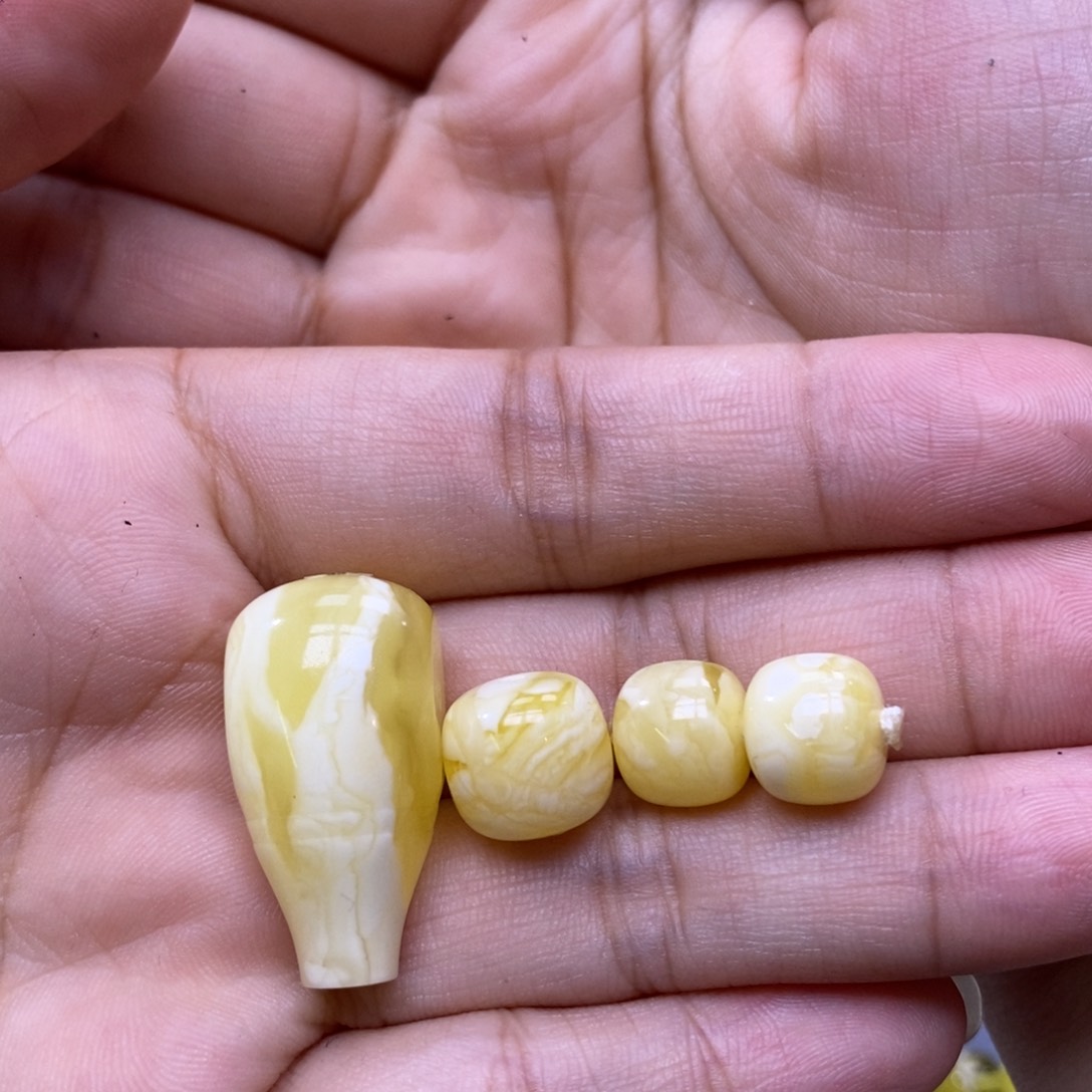 琥珀未镶嵌珠宝奇石心**成