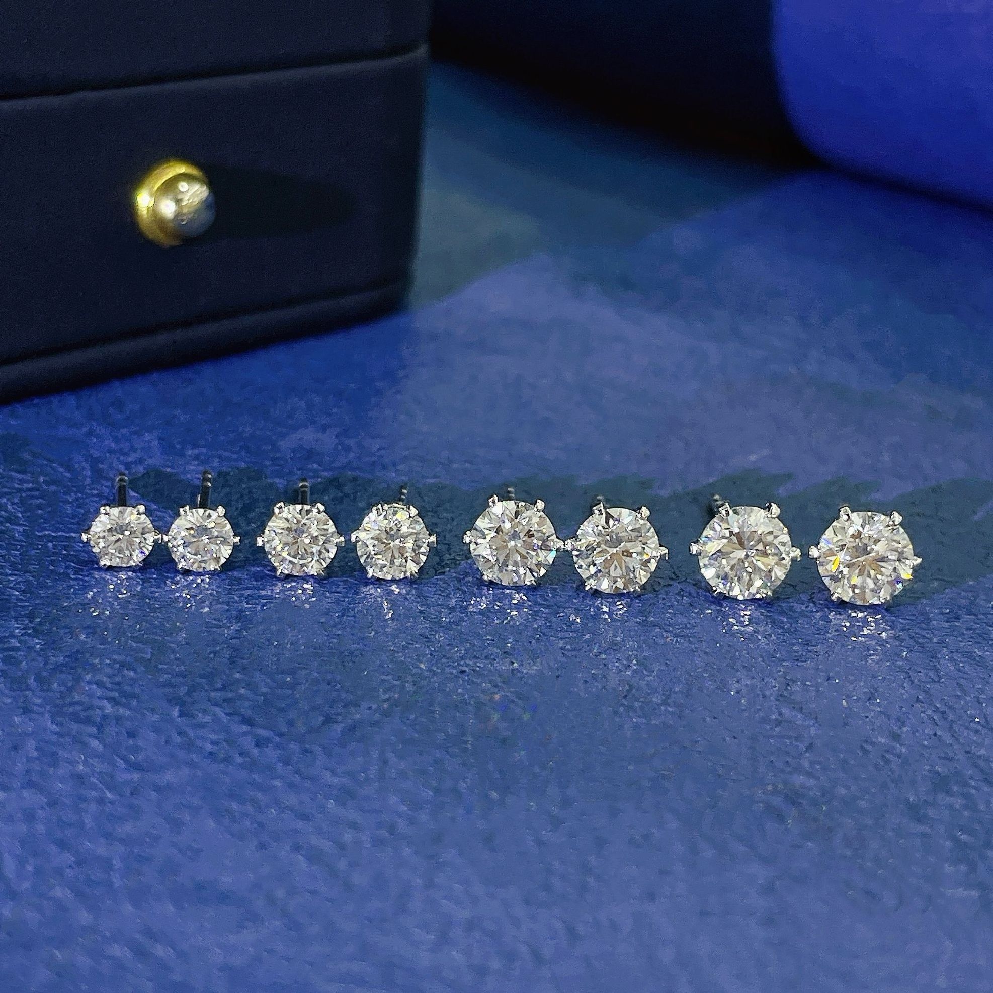 实验室培育钻石18K金 20分30分50分1克拉六爪耳钉（多样性发其一）