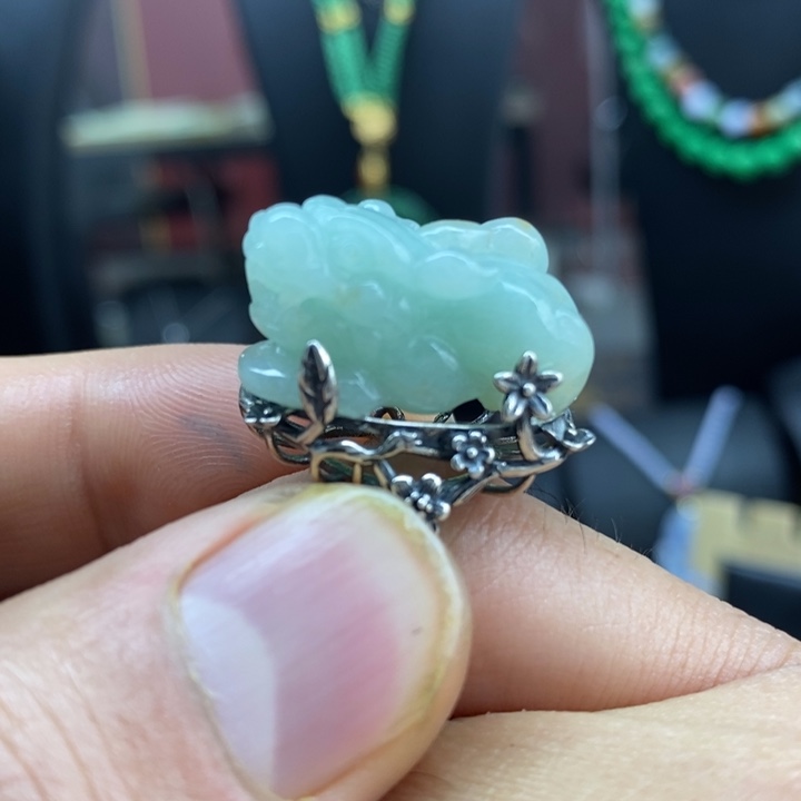 翡翠颈饰未镶嵌戒指
