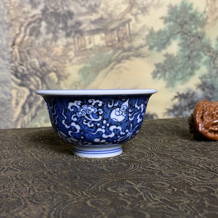仿明蓝地杂宝中号压手杯青成弘器