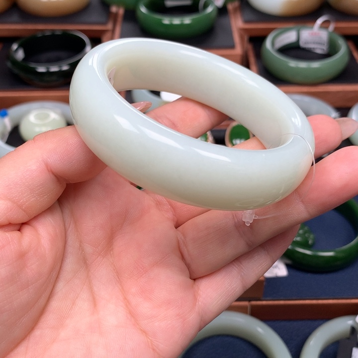 和田玉手镯未镶嵌5859圈口